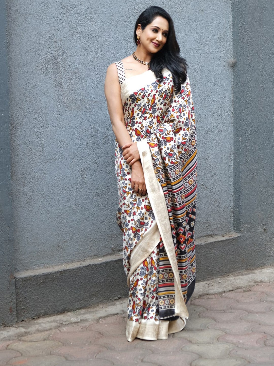 

Mitera Floral Printed Woven Design Zari Pashmina Ikat Saree, Cream