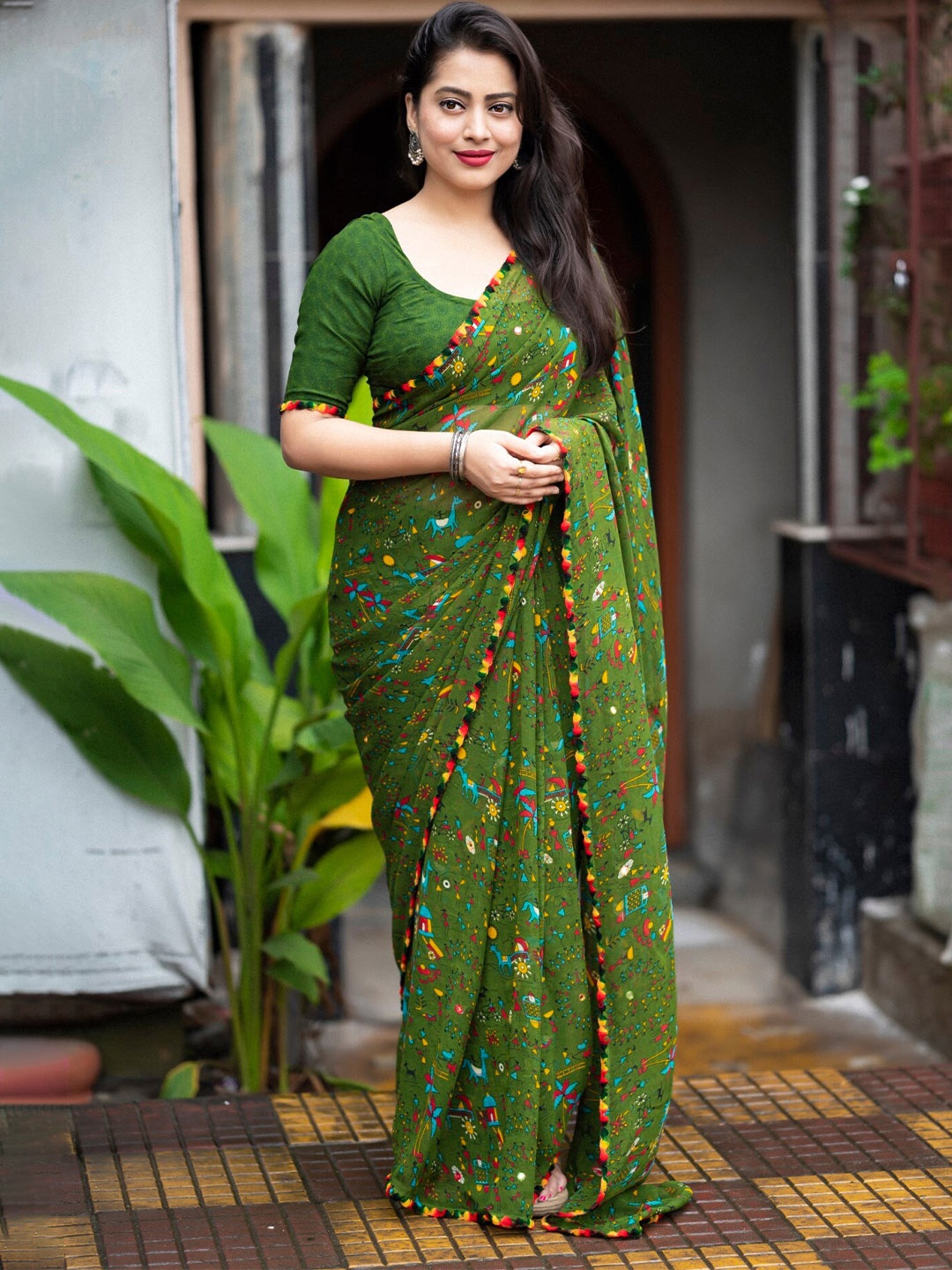 

Mitera Ethnic Motifs Printed Saree, Green