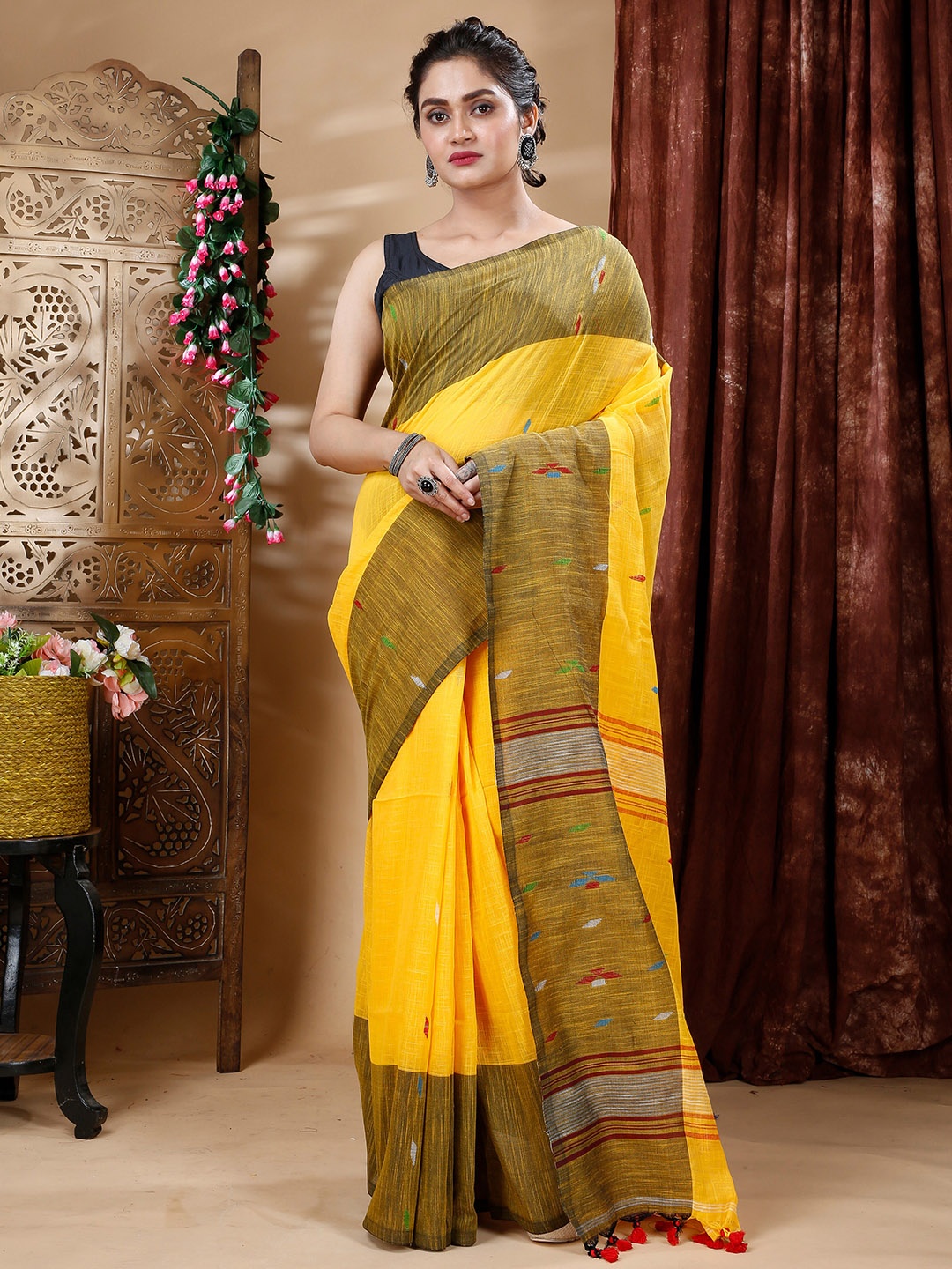 

Bong ButiQ Woven Design Pure Cotton Khadi Saree, Yellow