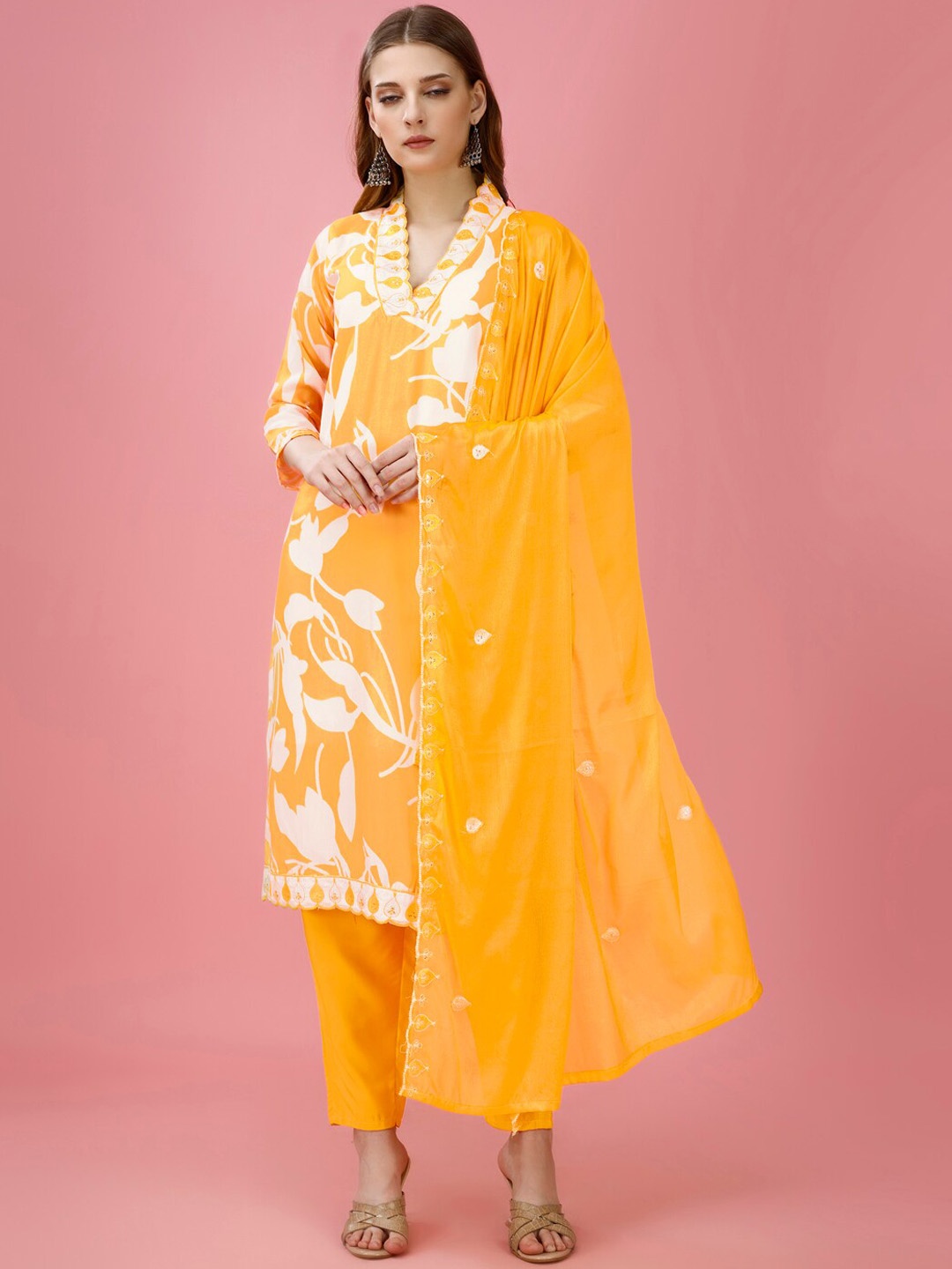 

STH Ethnic Motifs Printed Regular Kurta with Trouser & Dupatta, Yellow