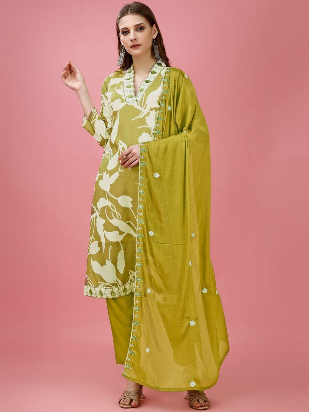

STH Ethnic Motifs Embroidered Regular Kurta with Trouser & Dupatta, Green