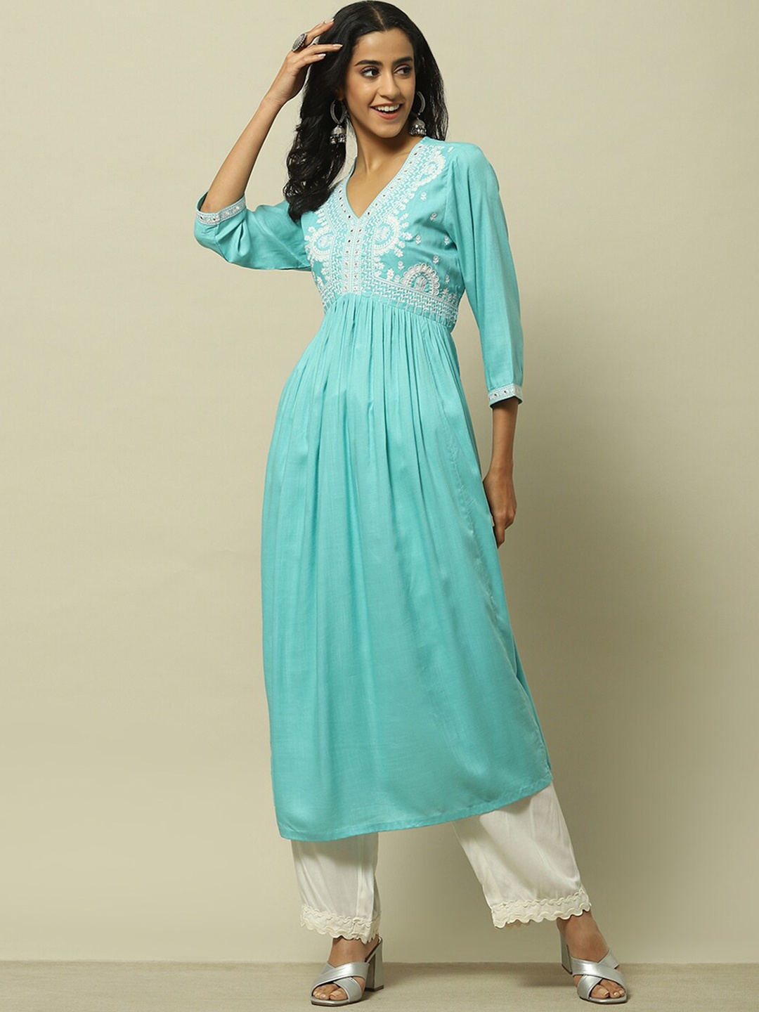 

Rangriti V Neck Three Quarter Sleeves Kurta, Blue