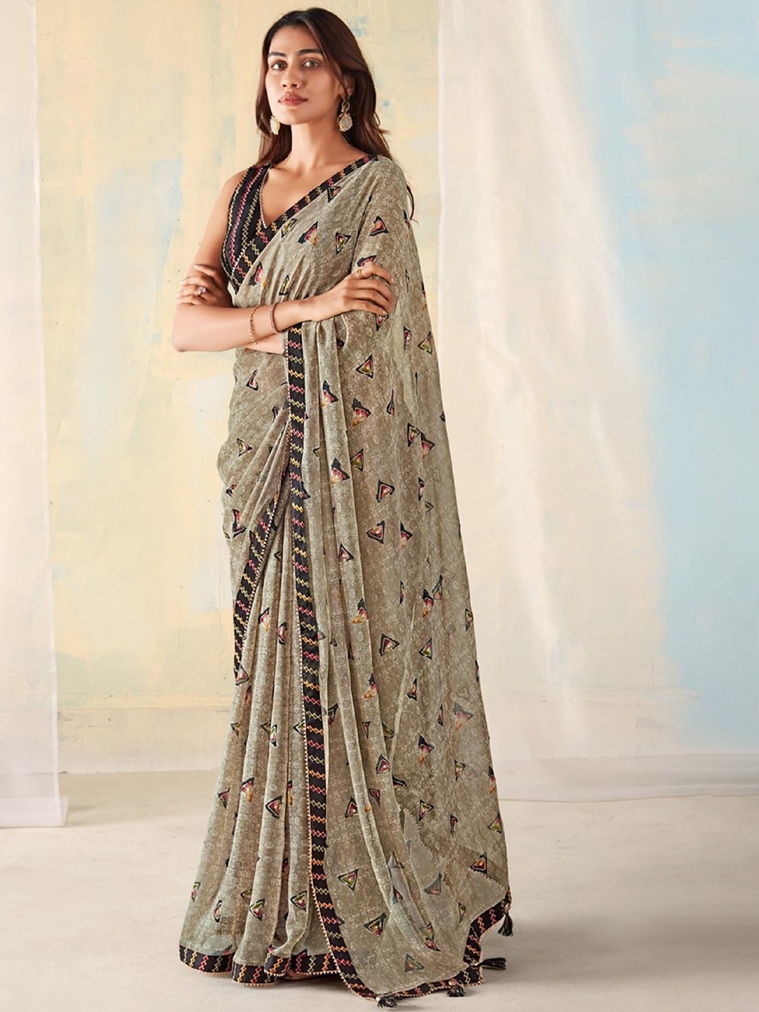 

Mitera Geometric Printed Saree, Khaki