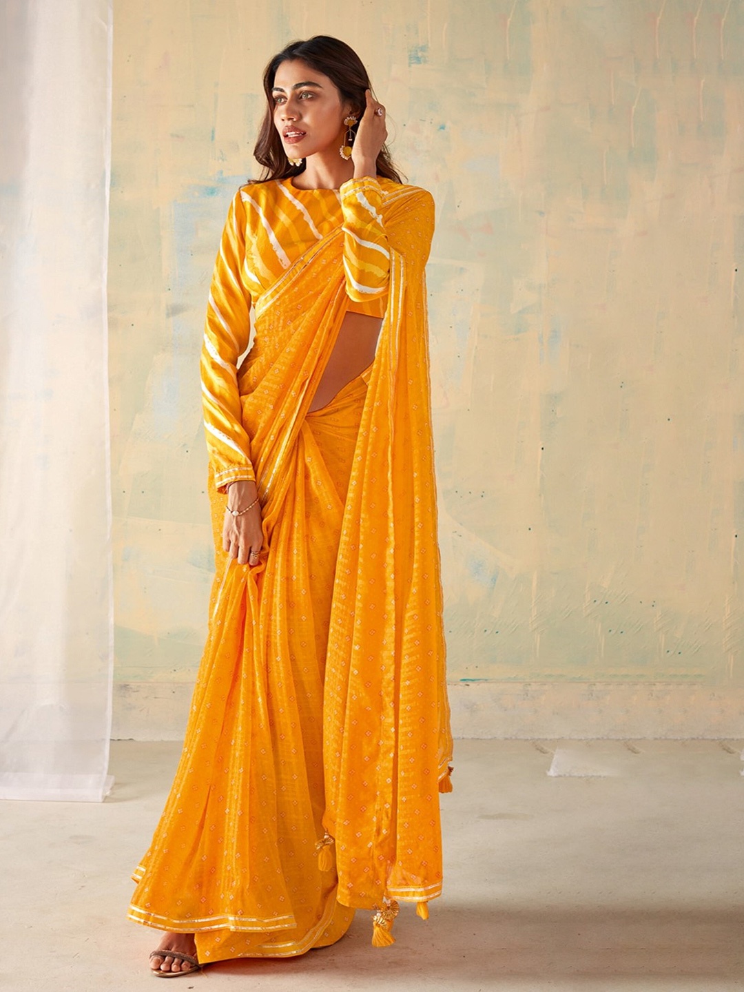 

Mitera Bandhani Printed Saree, Yellow