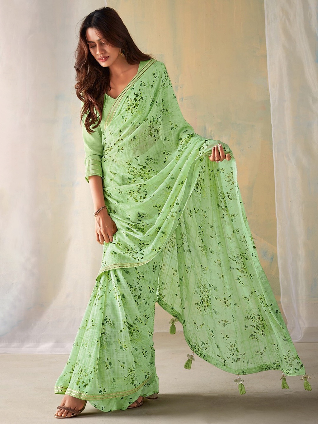 

Mitera Floral Printed Saree, Green