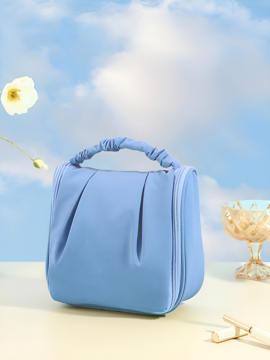 

Aura Blue Water Resistant Makeup Organiser