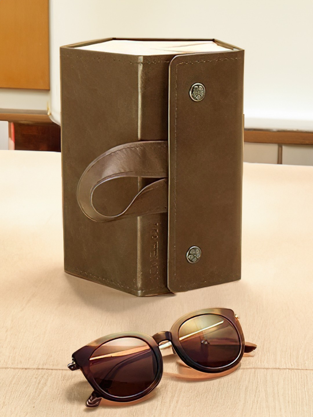 

Aura Single Sunglass Orgnaiser with 4 Pockets, Coffee brown