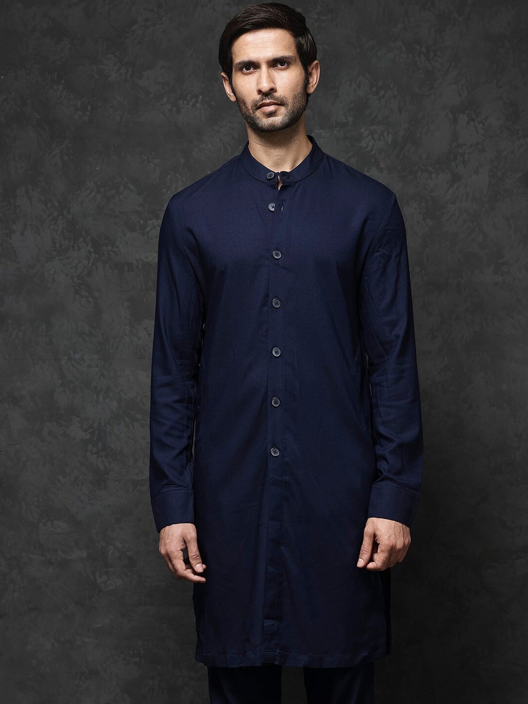 

RARE RABBIT Men Medo-K1 Regular Fit Mandarin Collar Cuffed Sleeves A-Line Kurta, Navy blue