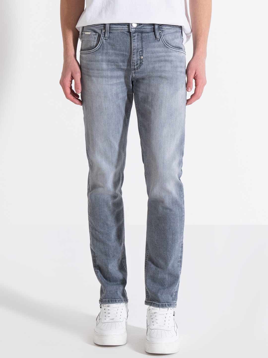 

Antony Morato Men Tapered Fit Heavy Fade Stretchable Jeans, Grey
