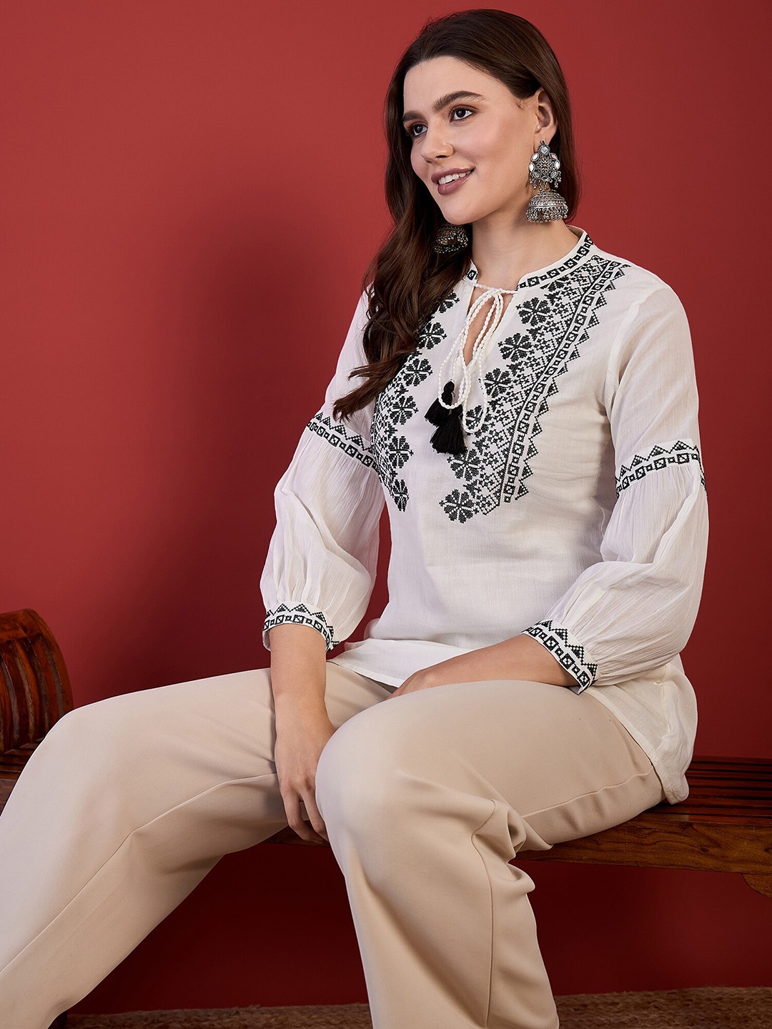 

Anouk Keyhole Neck Geometric Embroidered Kurta, White