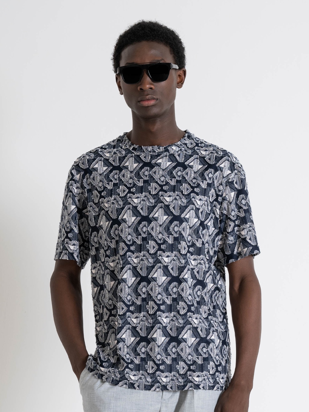 

Antony Morato Abstract Self Design Round Neck Short Sleeves Cotton T-shirt, Blue