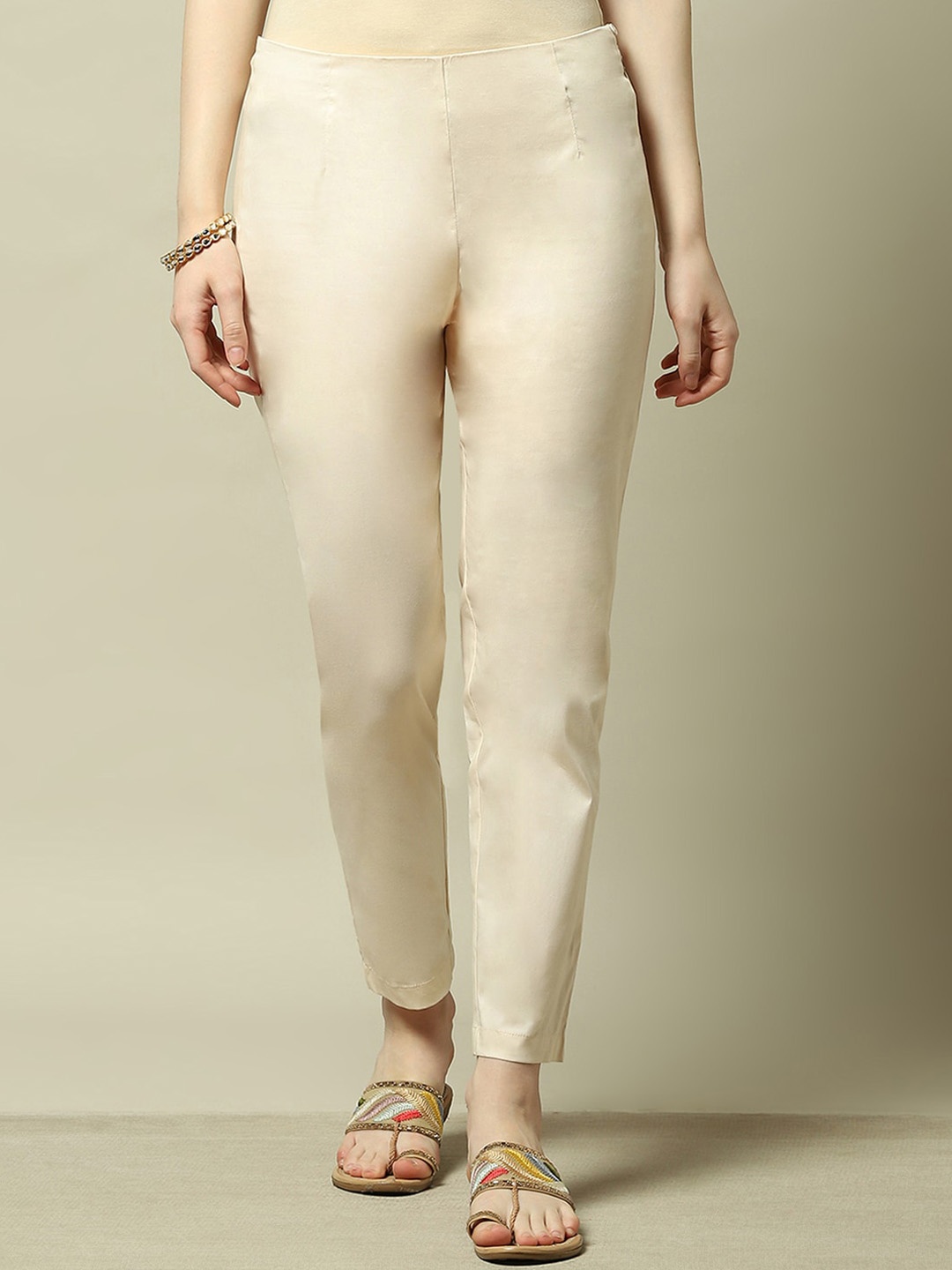 

Rangriti Women Relaxed Cotton Trousers, White