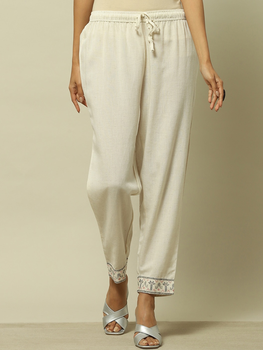 

Rangriti Women Relaxed Straight Leg Straight Fit Parallel Trousers, White