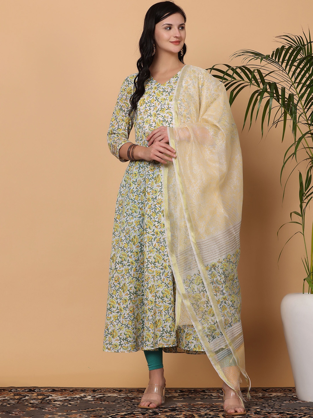 

KAANCHIE NANGGIA Floral Printed Regular Pure Cotton Kurta With Dupatta, White