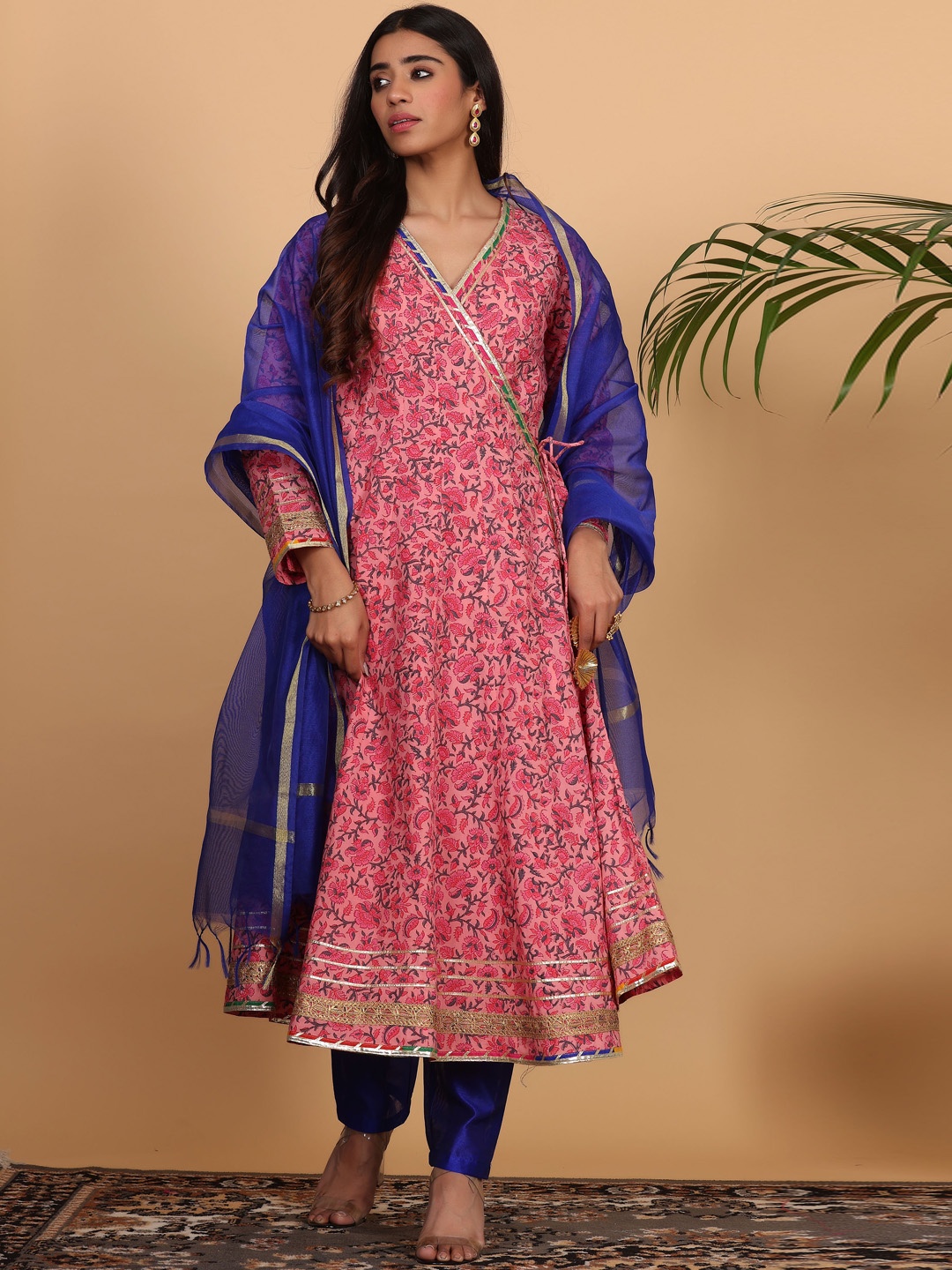 

KAANCHIE NANGGIA Floral Printed Gotta Patti Pure Cotton Kurta with Churidar & Dupatta, Pink