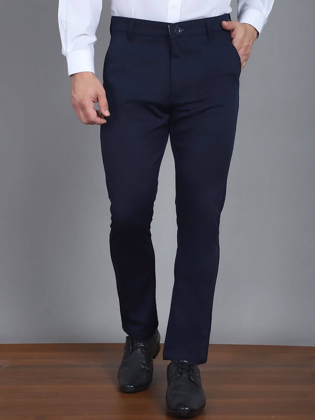 

Indian Needle Men Relaxed Tapered Fit Mid-Rise Chinos Trousers, Black