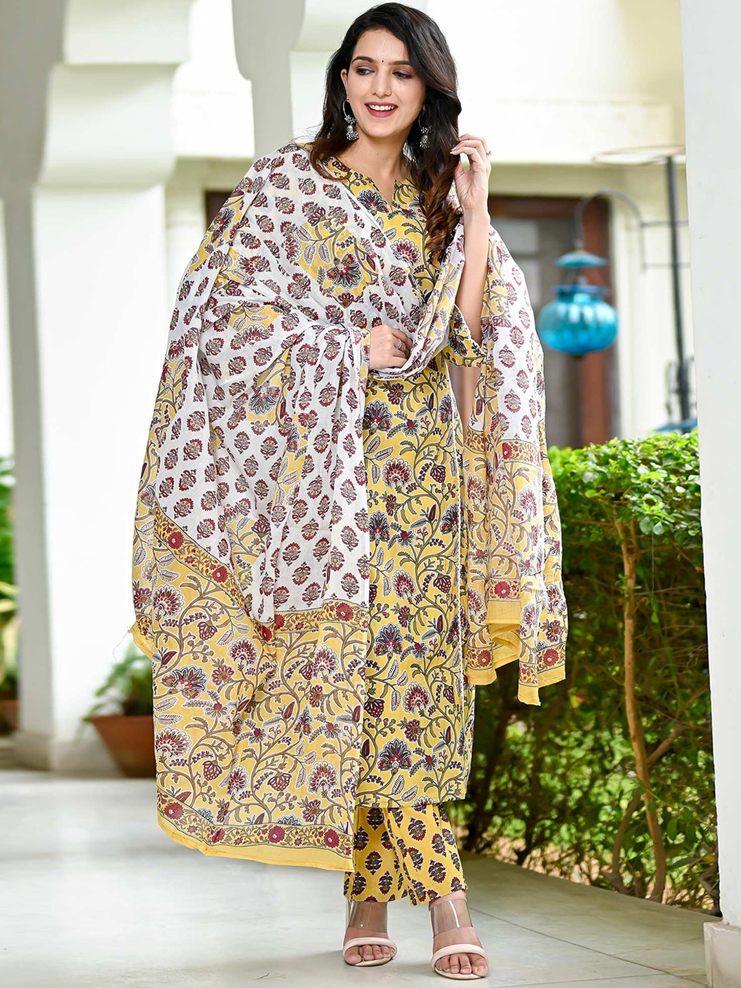 

Peachmode Floral Printed Regular Pure Cotton Straight Kurta with Trousers & Dupatta, Yellow