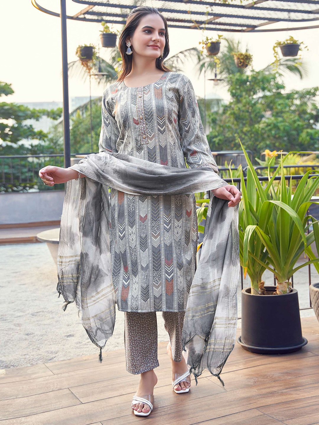 

Peachmode Geometric Printed Round Neck Straight Kurta & Trousers With Dupatta, Grey