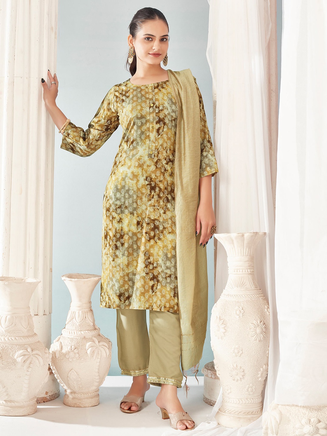 

Peachmode Floral Printed Straight Kurta & Trousers With Dupatta, Cream