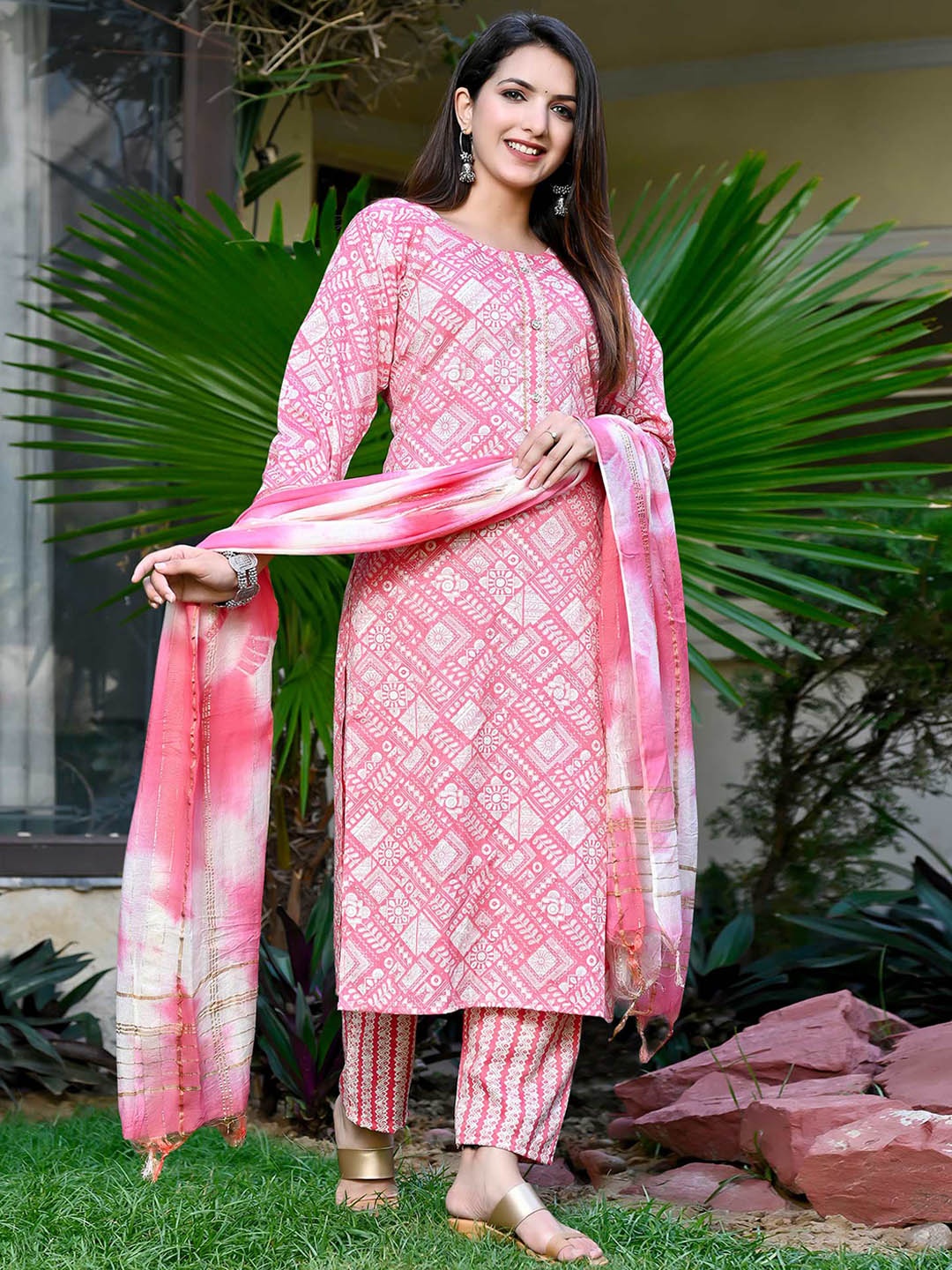 

Peachmode Floral Printed Round Neck Straight Kurta & Trousers With Dupatta, Pink