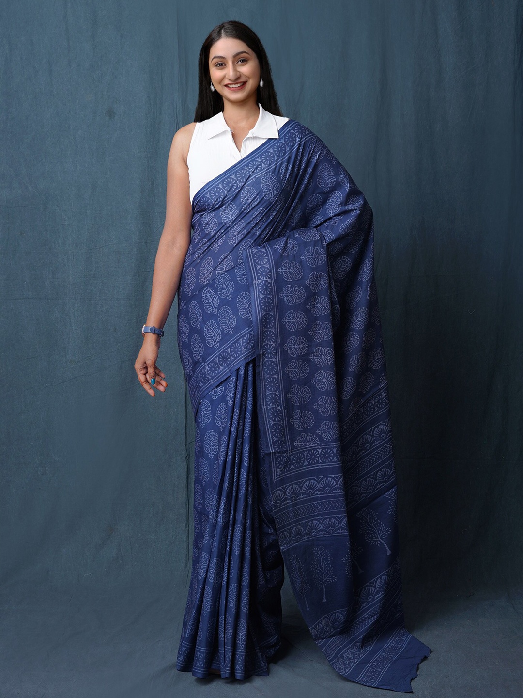 

Unnati Silks Ethnic Motifs Pure Cotton Handloom Block Print Saree, Navy blue
