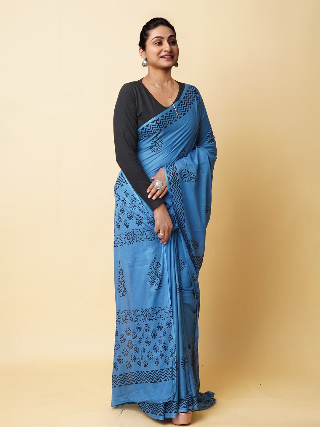 

Unnati Silks Ethnic Motifs Pure Cotton Handloom Block Print Saree, Blue