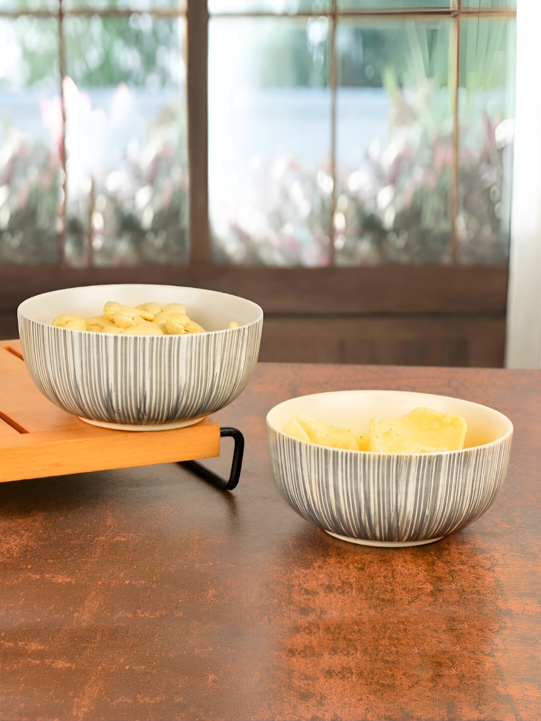 

StyleMyWay 2 Pieces White & Black Ceramic Bowls 325ml each