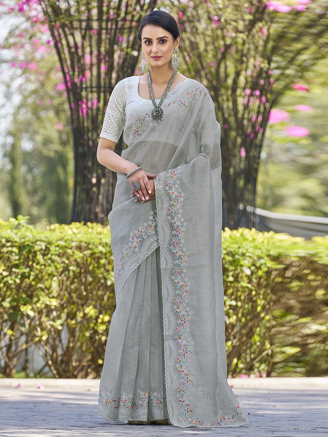 

Satrani Ethnic Motifs Embroidered Organza Saree, Grey