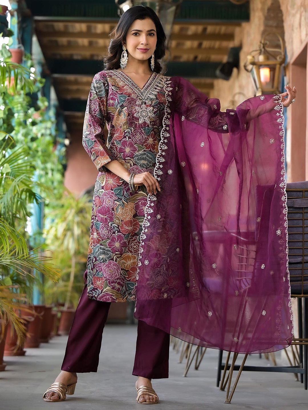 

Peachmode V Neck Floral Printed Regular Chanderi Silk Kurta Set, Purple