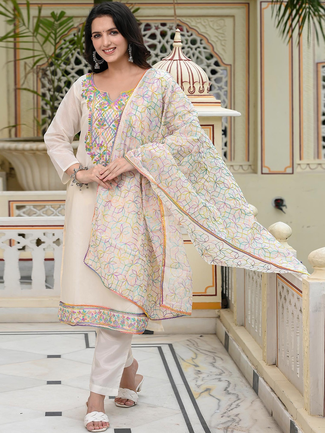 

Peachmode Floral Embroidered Notch Nek Straight Kurta & Trousers With Dupatta, White