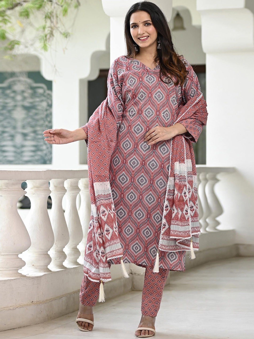 

Peachmode Printed Regular Pure Cotton Kurta with Trousers & Dupatta, Mauve