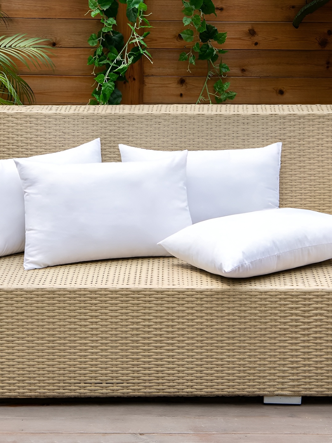 

UrbanArts White 4 Pcs Square Cushions Fillers