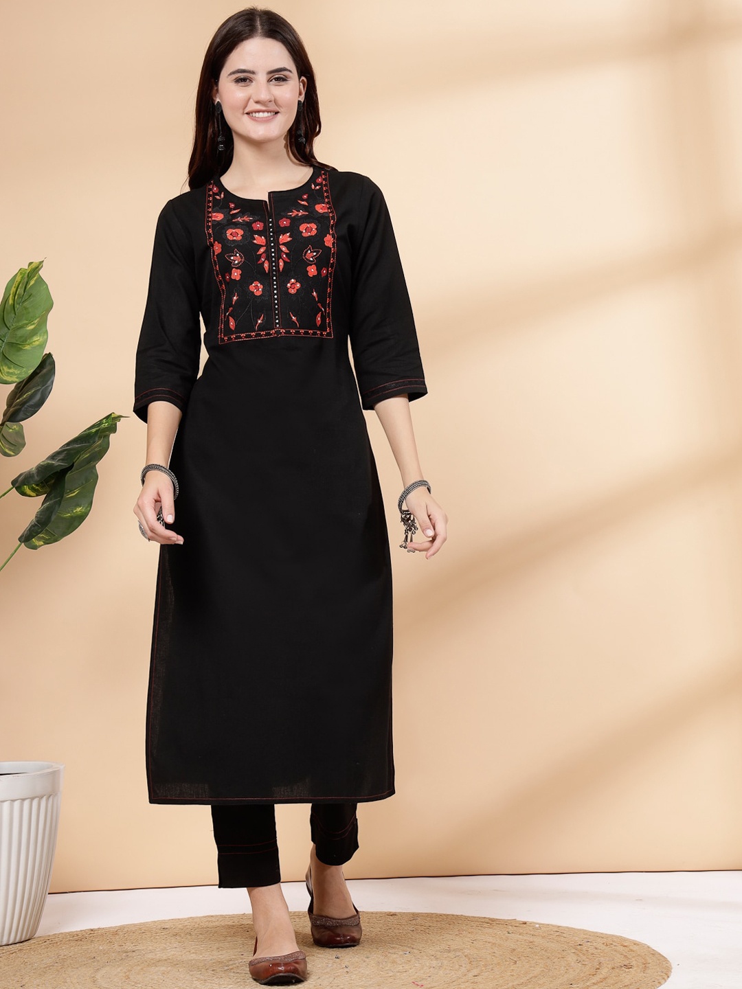 

Pistaa Plus Size Floral Yoke Design Notch Neck Straight Kurta With Trousers, Black