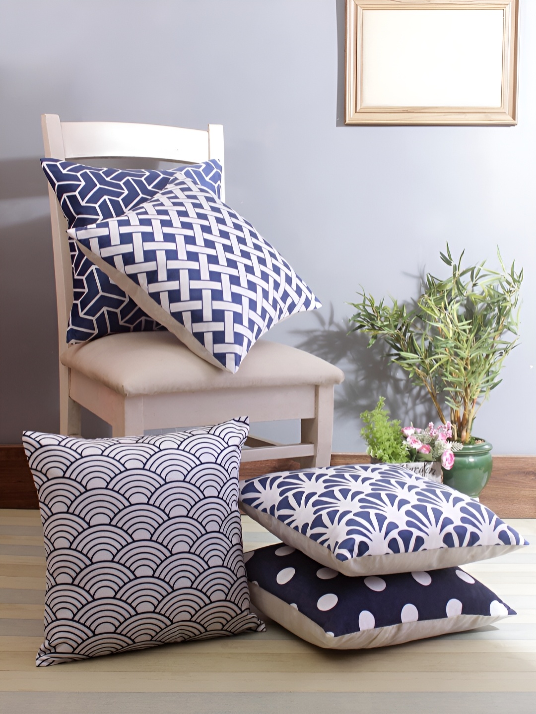 

ROMEE Blue & White 5 Pieces Geometric Velvet Square Cushion Covers