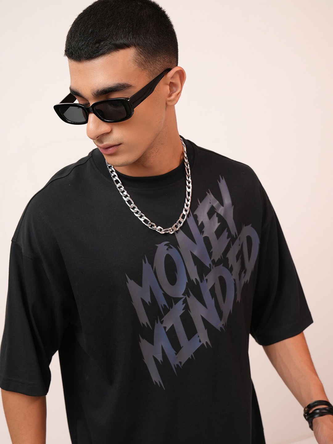 

HIGHLANDER Round Neck Oversized Elbow Length Half Sleeve T Shirt, Black