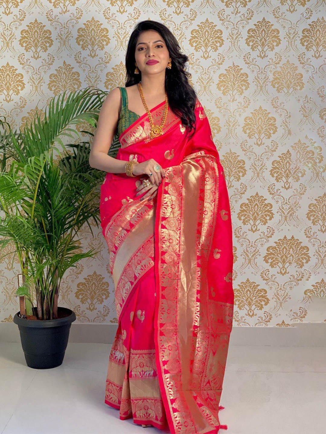 

ZILVIRA Ethnic Motifs Woven Design Zari Pure Silk Banarasi Saree, Pink