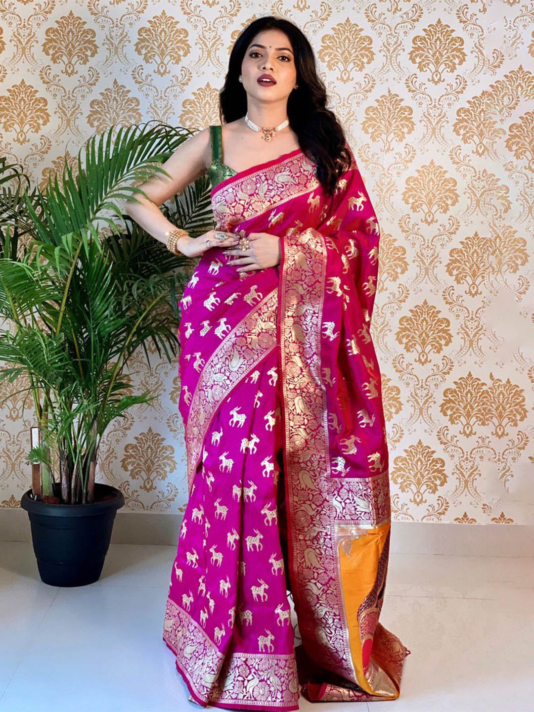 

ZILVIRA Woven Design Zari Pure Silk Banarasi Saree, Pink