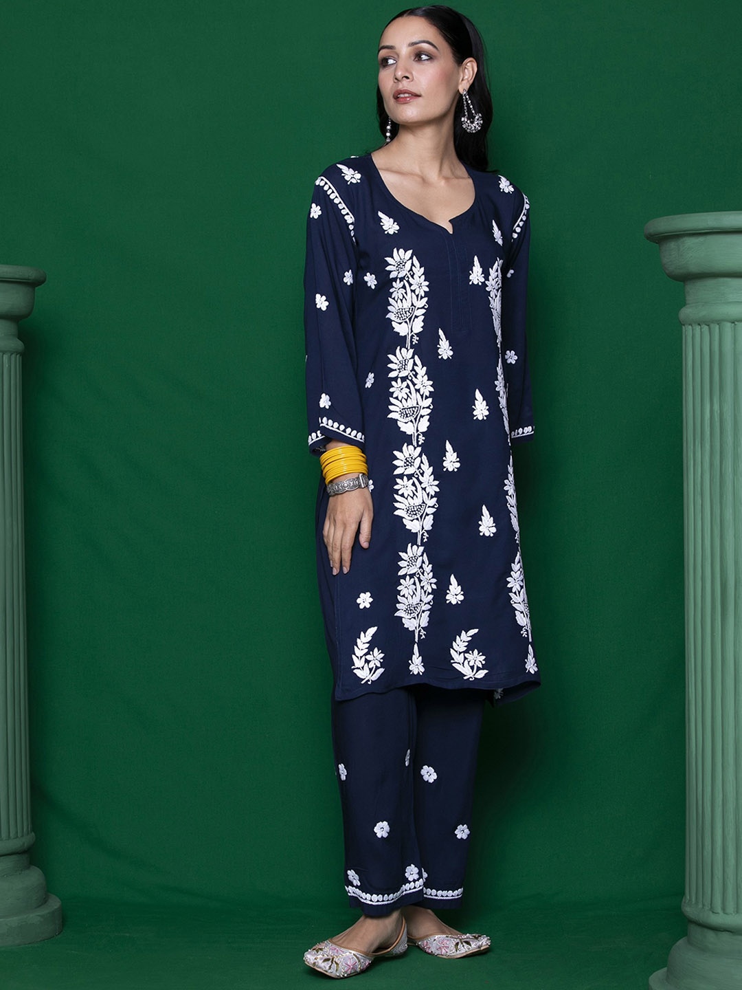 

House of Chikankari Floral Embroidered Regular Thread Straight Work Kurta with Trousers, Blue