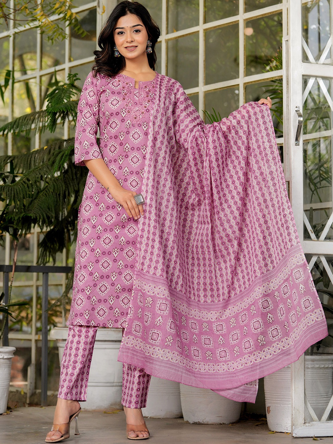 

DORIYA Floral Printed Regular Mirror Work Straight Kurta with Palazzo & Dupatta, Purple