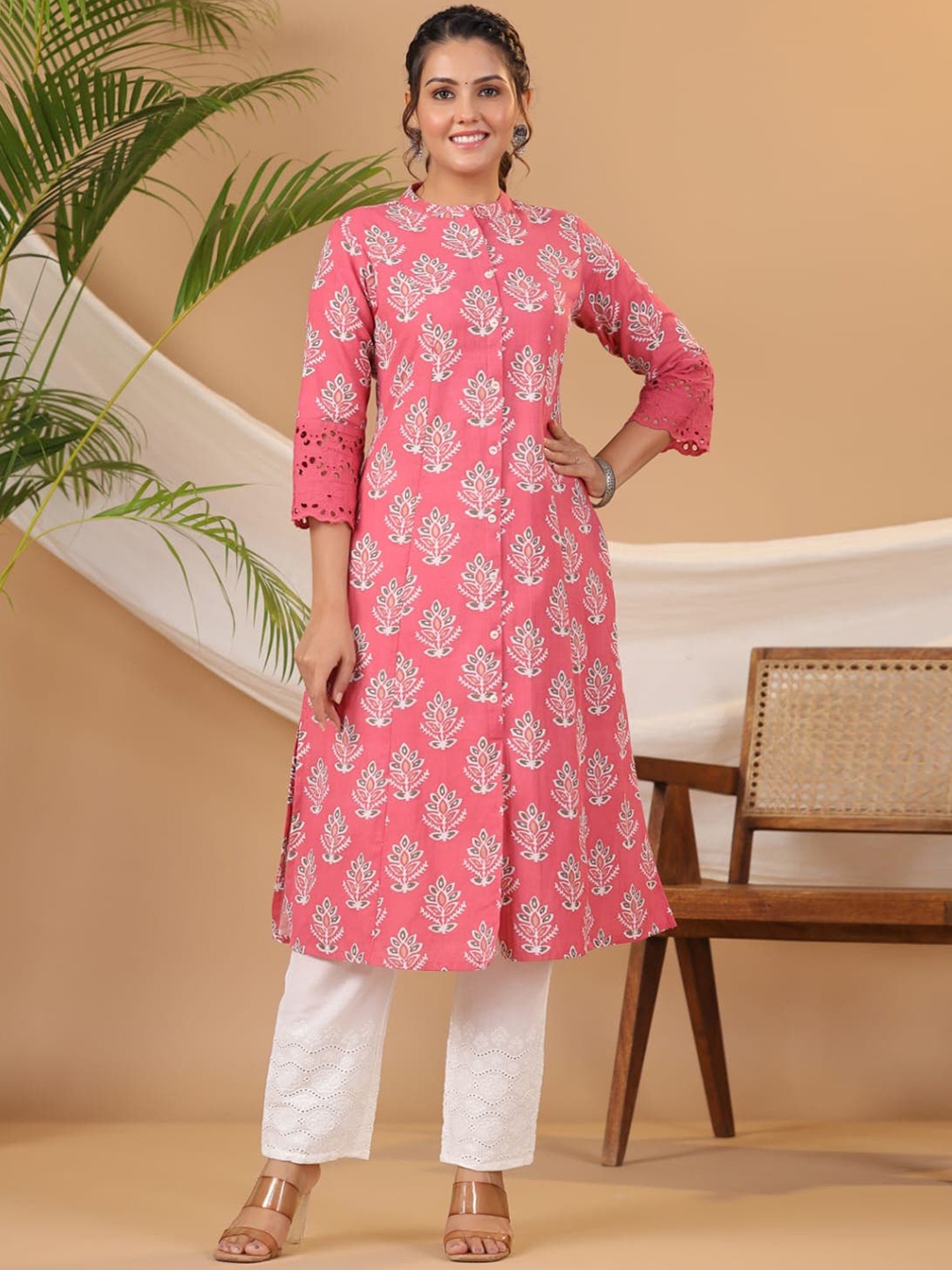 

INDYES Floral Printed Mandarin Collar Straight Kurta, Pink