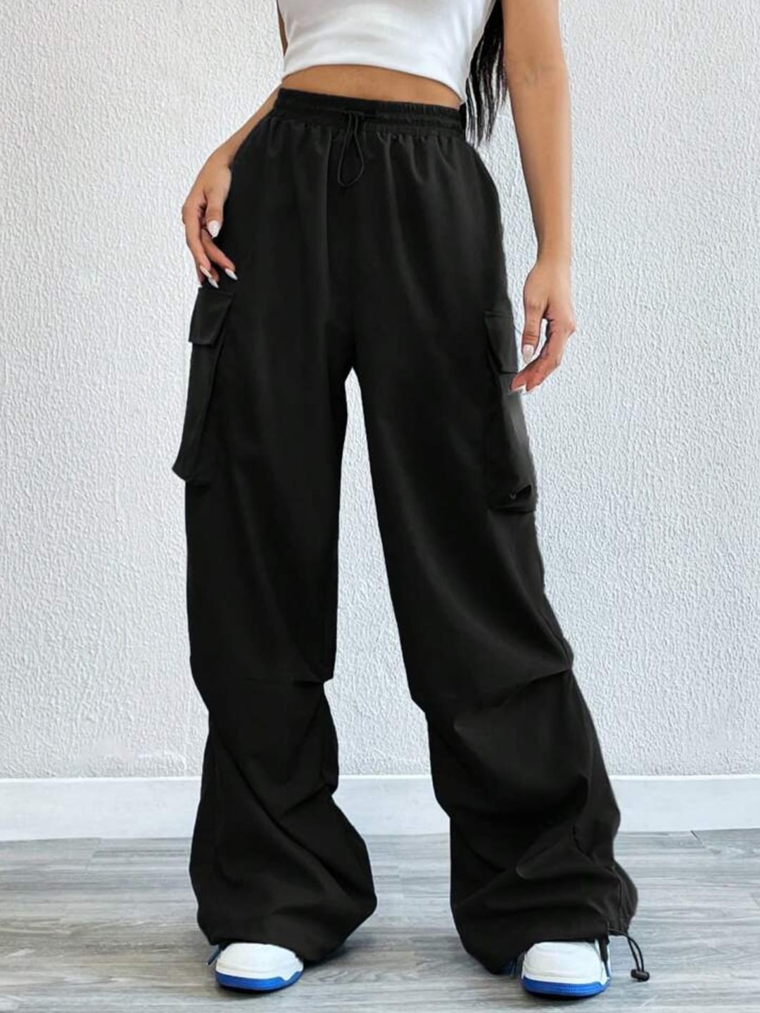 

BROADSTAR Women Baggy Fit Parachute Trousers, Black