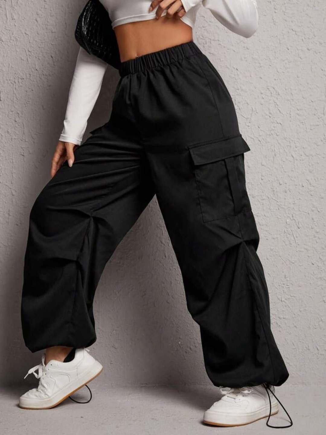 

BROADSTAR Women Baggy Fit Parachute Trousers, Black