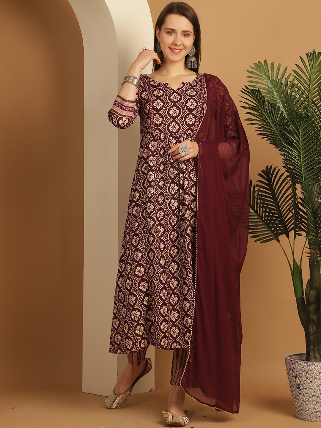 

Roly Poly Notch Neck Floral Printed Regular Kurta with Trousers & Dupatta, Maroon