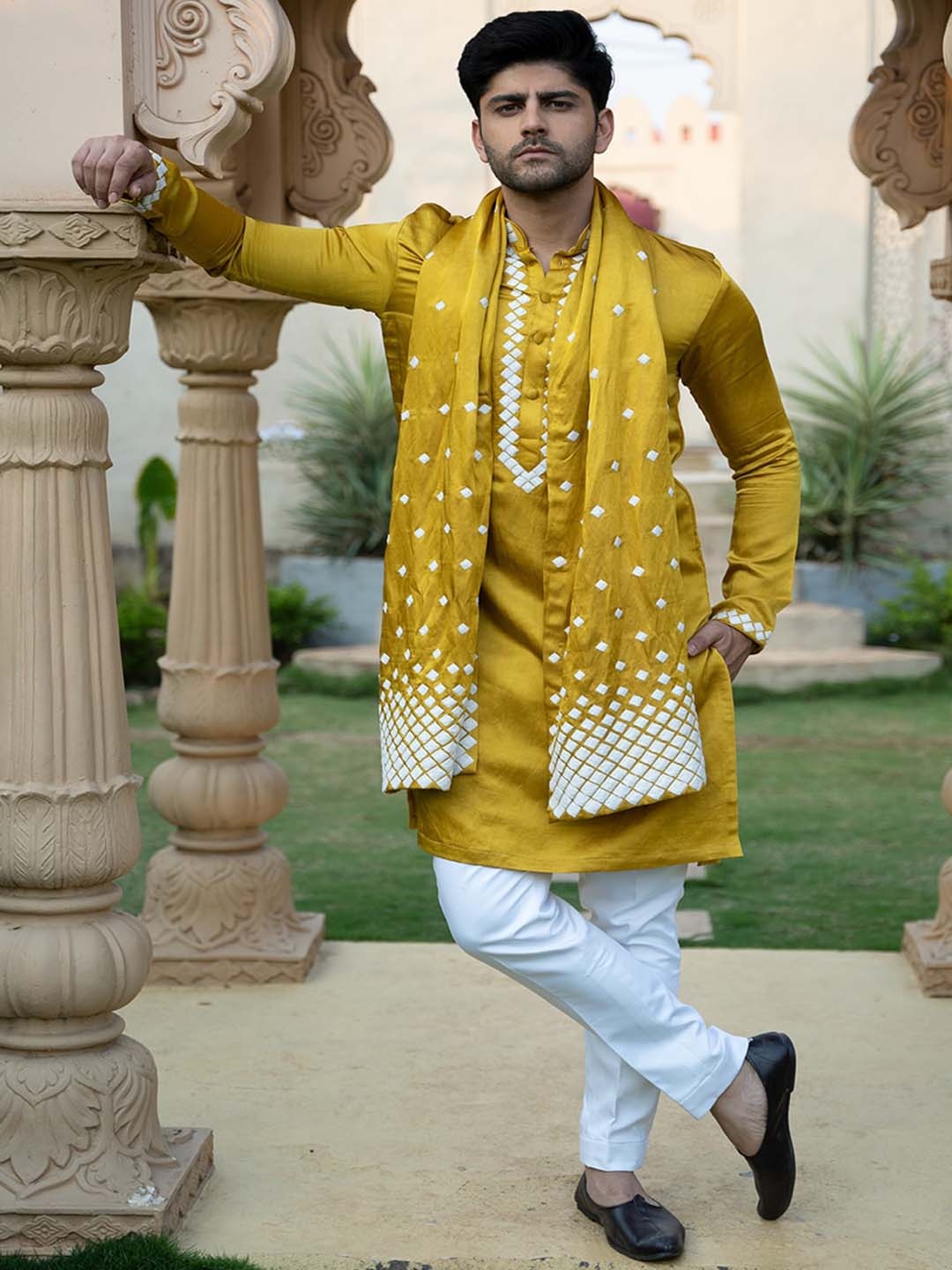 

KAAJ BUTTON Floral Embroidered Regular Kurta with Trousers & Dupatta, Yellow