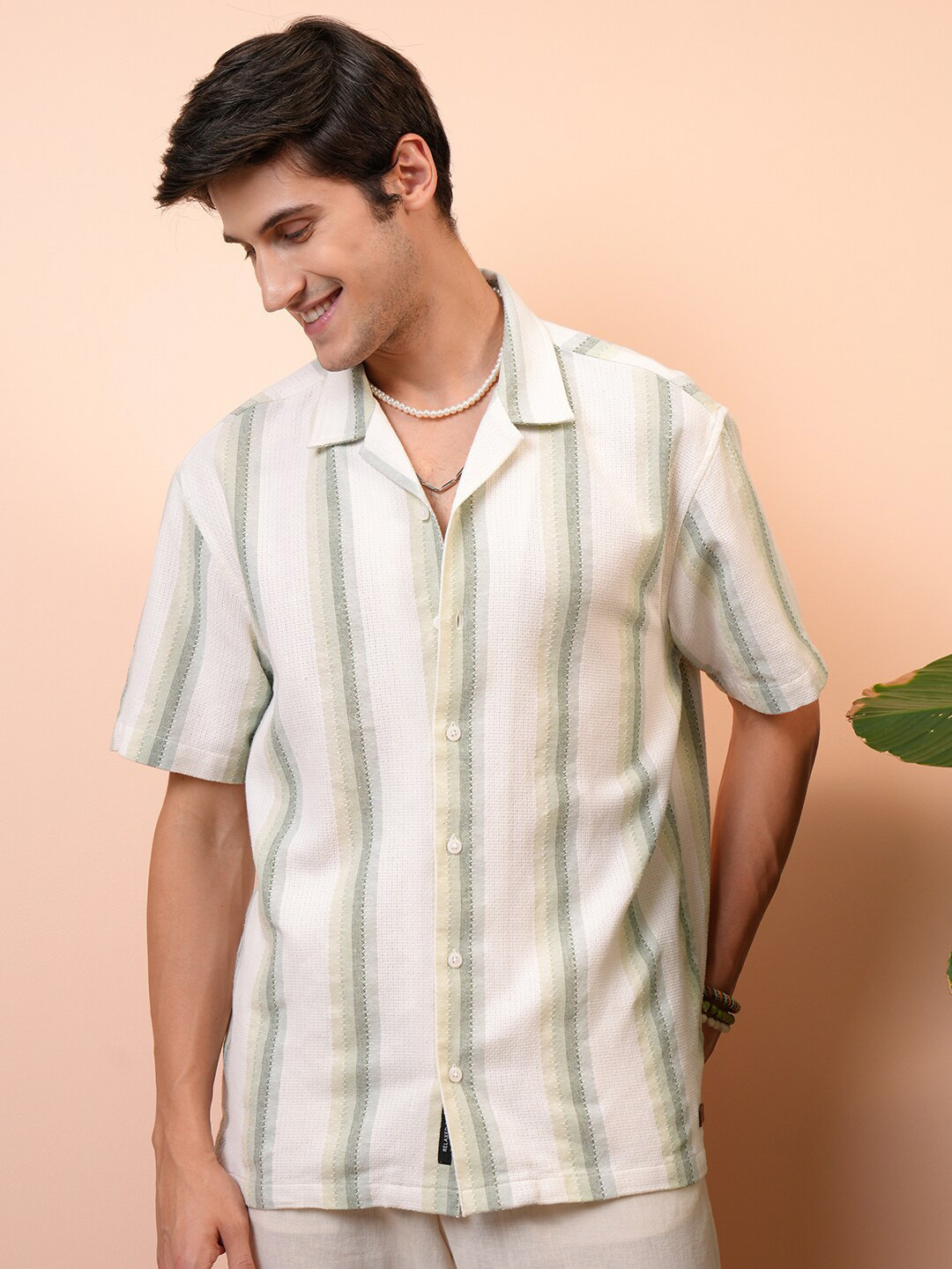 

LOCOMOTIVE Premium Dobby Textured Striped Cuban Collar Relaxed Shirt, Green