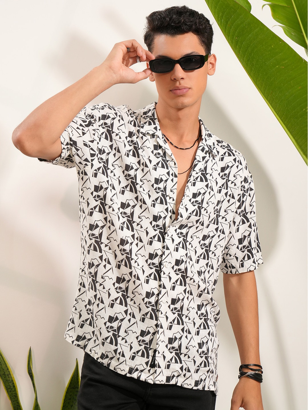 

LOCOMOTIVE Premium Printed Cuban Collar Relaxed Shirt, Black