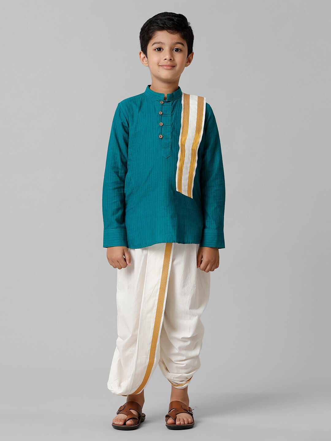 

Ramraj Boys Woven Design Mandarin Collar Straight Kurta with Panchakacham & Angavastram, Green