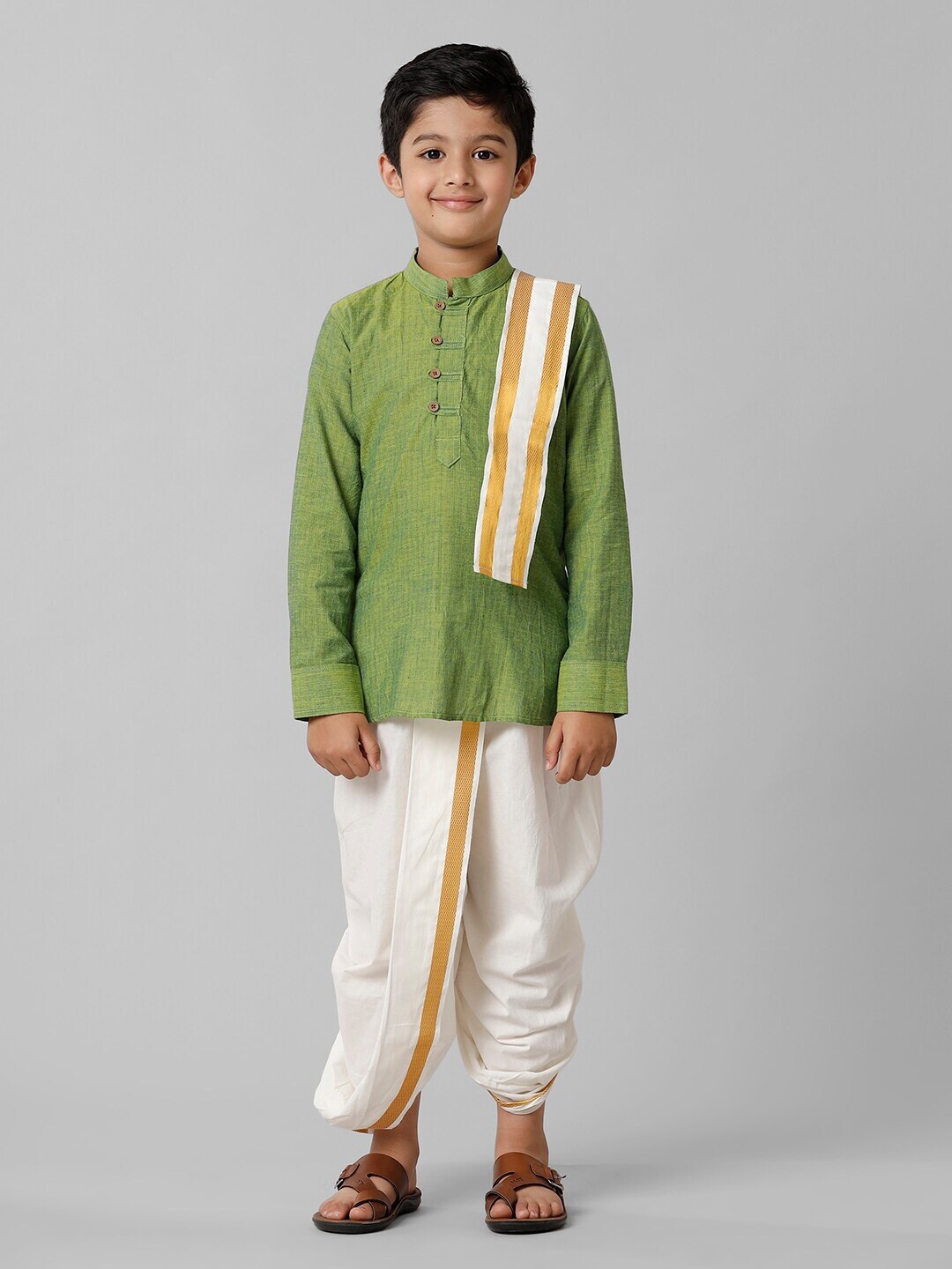 

Ramraj Boys Woven Design Mandarin Collar Kurta And Dhoti With Towel Kurta Set, Green