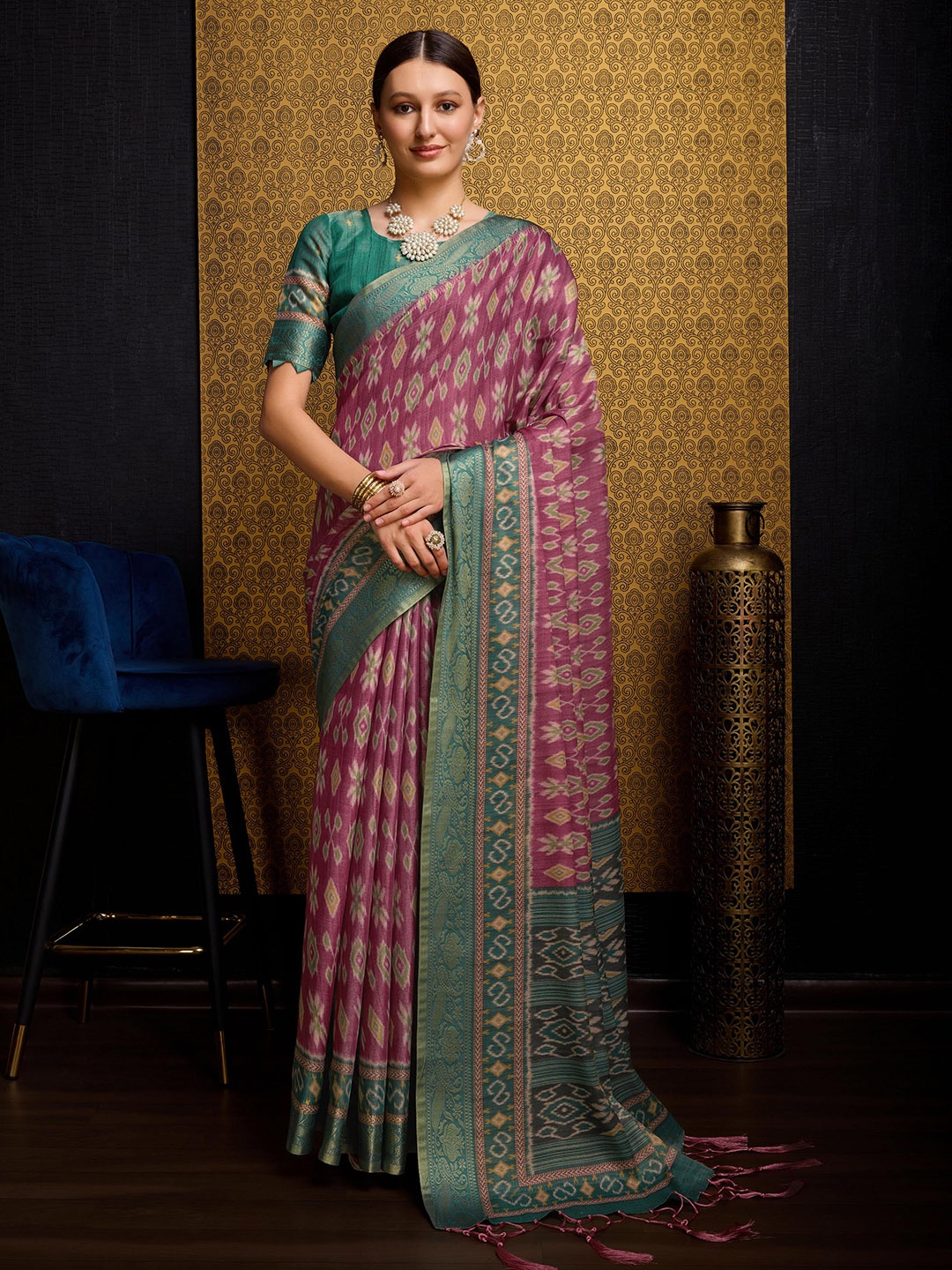 

Mitera Paisley Printed Zari Pure Silk Banarasi Saree, Pink