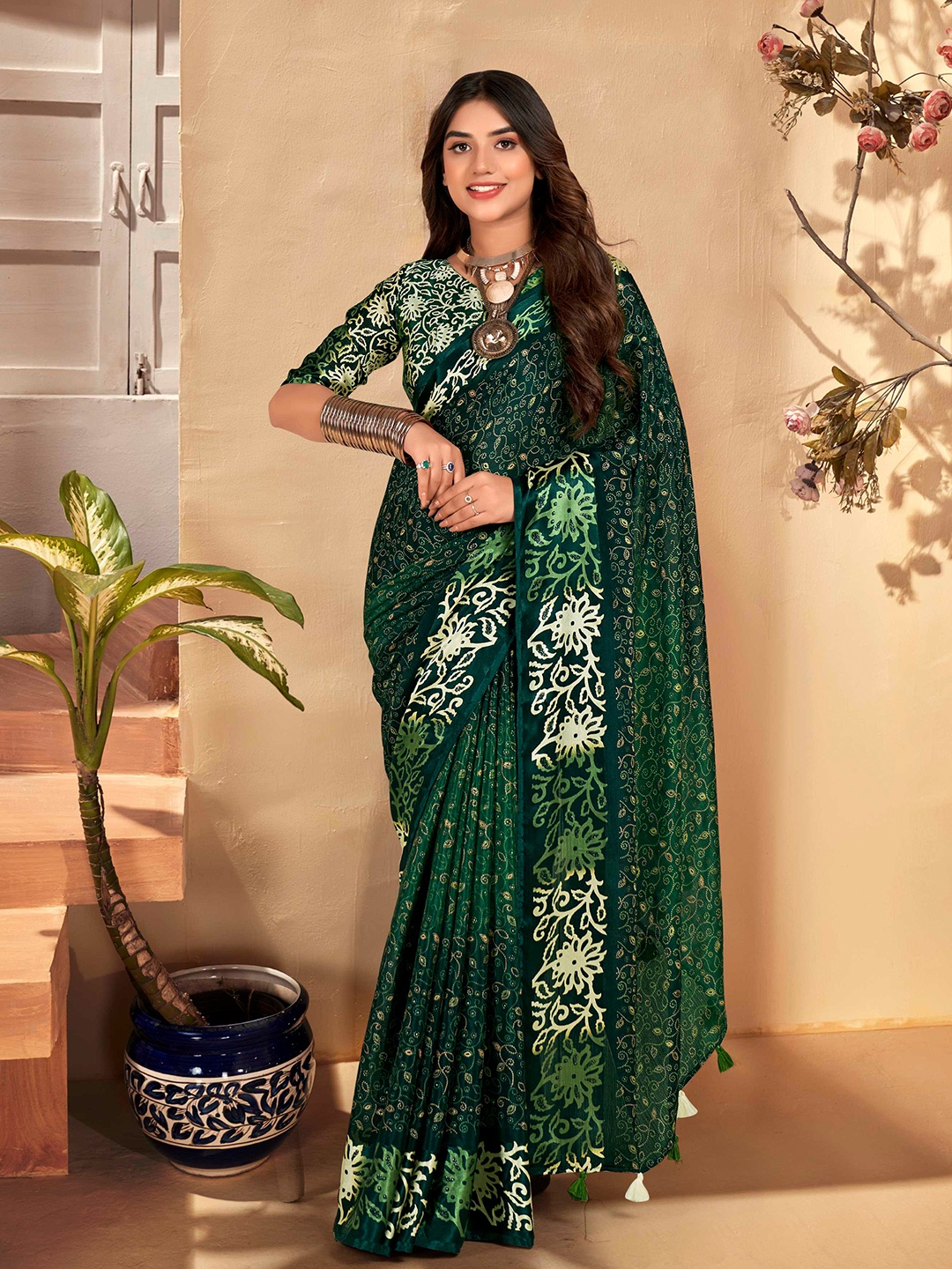 

Mitera Ethnic Motifs Printed Saree, Green